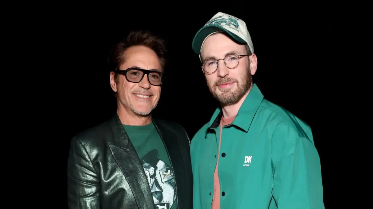 Robert Downey Jr. dan Chris Evans di CinemaCon 2026. (x.com/HollywoodHandle)