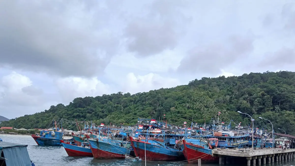 Sejumlah kapal milik nelayan asal Tanjung Balai Asahan, Sumatera Utara bersandar di Pelabuhan Perikanan Antang. Kini pengelolaan pelabuhan resmi berada di Pemkab Anambas. F Ihsan Imaduddin/Batam Pos
