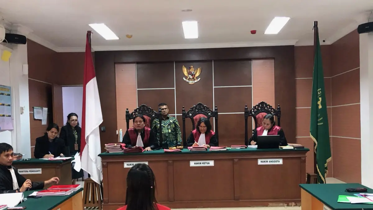 Terdakwa yang hendak mengirim dua WNI ke Kamboja disidang di PN Batam, Kamis (16/4/2026). F. Azis Maulana/ Batam Pos