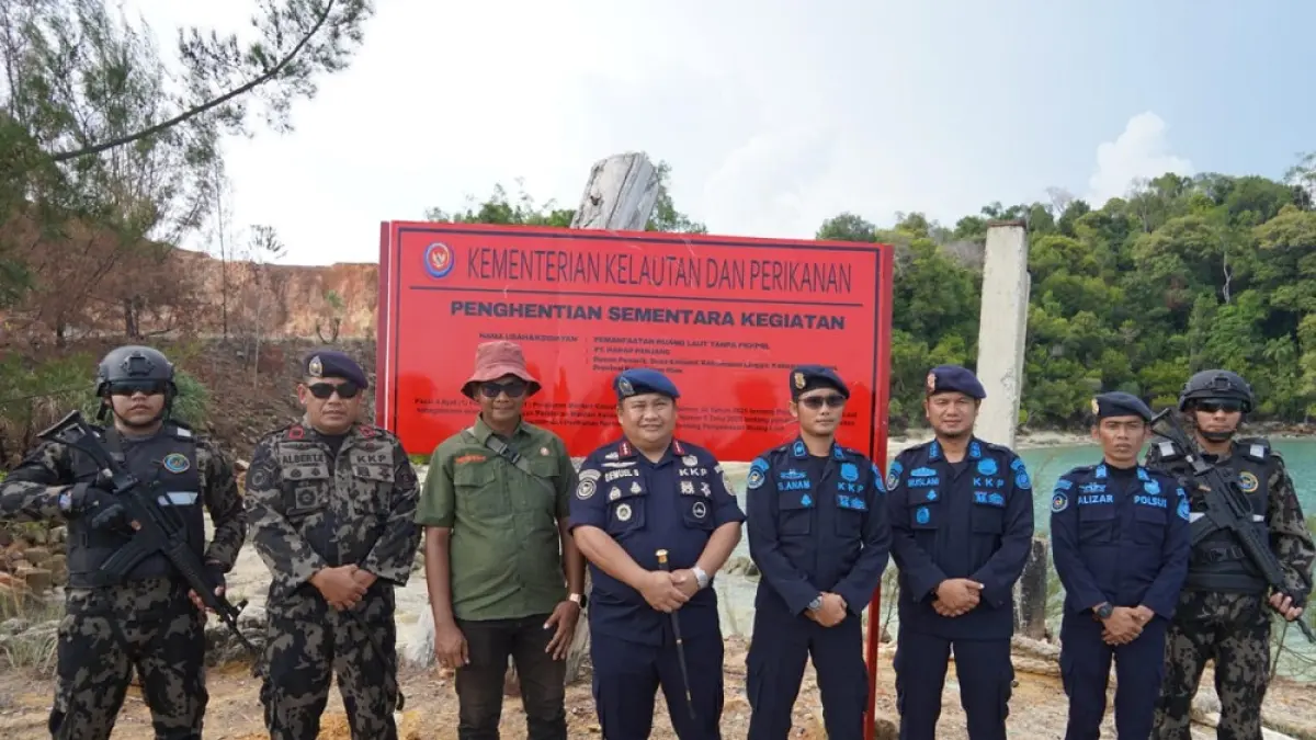 Terminal khusus ilegal milik PT HP disegel PSDKP Batam karena dinilai menyalahi aturan. F. Dokumentasi PSDKP untuk Batam Pos 