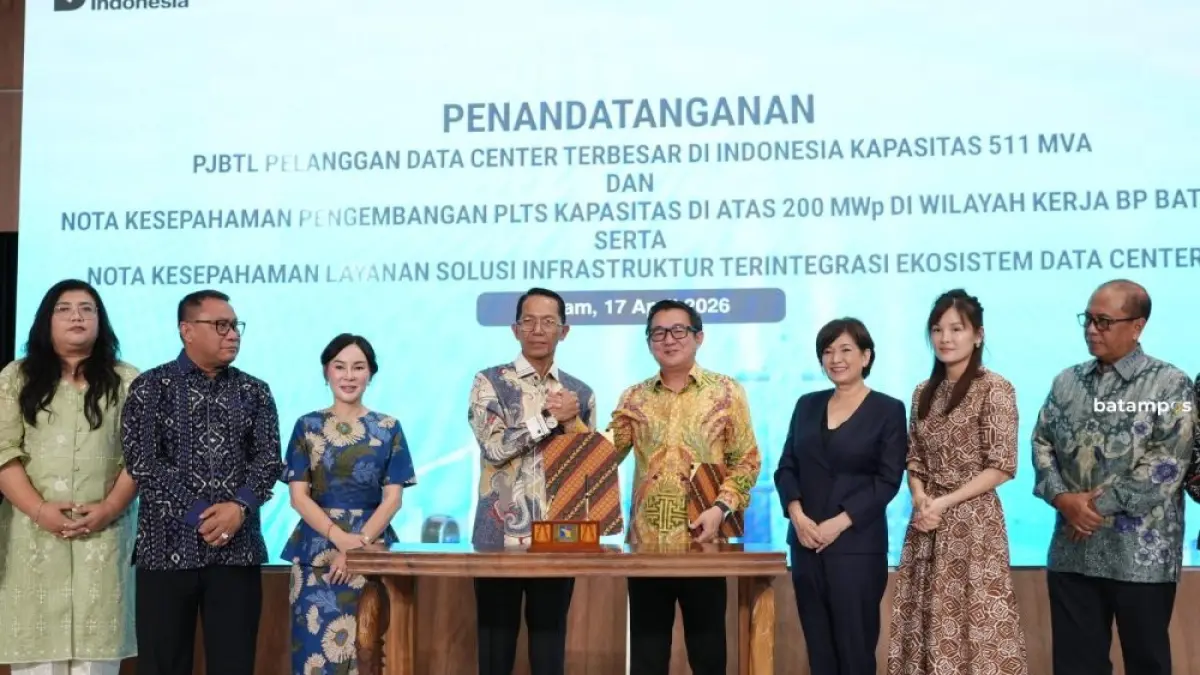 Penandatanganan kerja sama PLN Batam dan DayOne pembangunan data center terbesar di Indonesia di BP Batam. F. PLN Batam untuk Batam Pos.