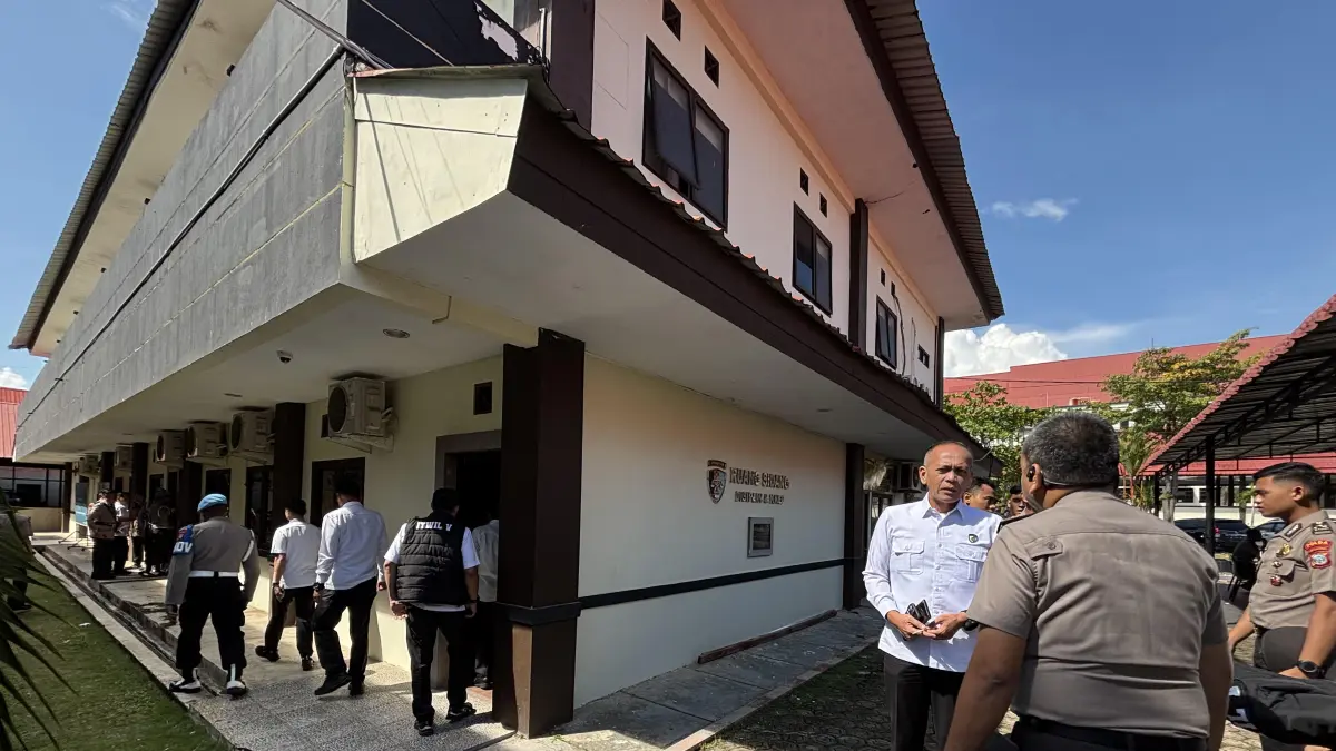 Menjelang sidang kode etik di Polda Kepri dalam kasus penganiayaan yang menewaskan anggota Polri, Natanael Simalungkit. F. Yashinta/Batam Pos