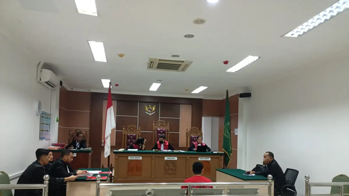 Pelaku kejahatan pecah kaca menjalani sidang di PN Batam, Senin (20/4/2026). f. istimewa