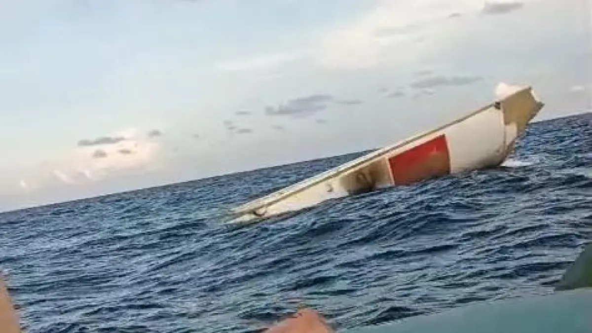 POTONGAN puing diduga pesawat milik China yang ditemukan nelayan di perairan Kepulauan Anambas. F Ist untuk Batam Pos