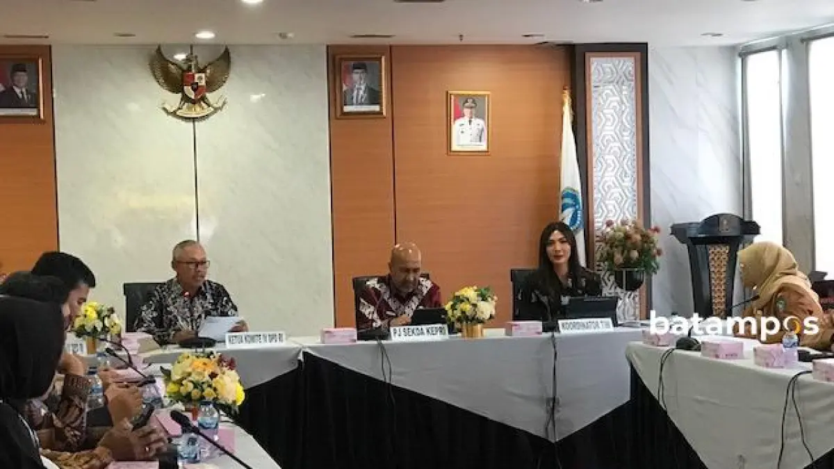 Rapat kunjungan kerja Komite IV DPD RI bersama Pemerintah Provinsi Kepri di Graha Kepri, Batam, Senin (20/4). Foto: M. Sya’ban/ Batam Pos
