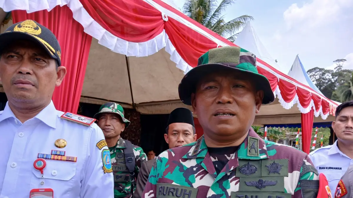 Dandim 0318 Natuna, Kolonel Inf Ruruh Sejati (kanan). F Ihsan Imaduddin/Batam Pos