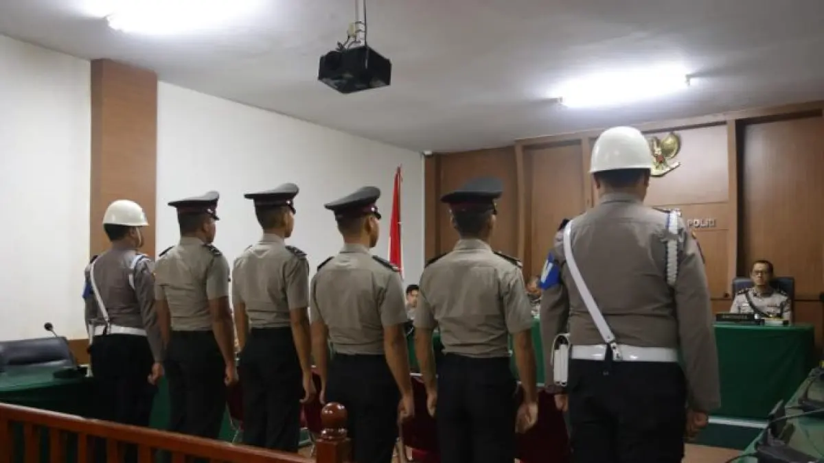 Empat anggota bintara Polda Kepri saat mengikuti sidang etik. F .istimewa