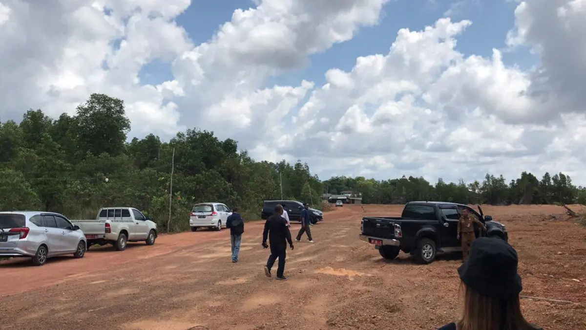 KONDISI hutan bakau di dekat Jembatan Jalan Raya Dompak Tanjungpinang yang dibabat dan ditimbun, Rabu (22/4). F. Mohamad Ismail/Batam Pos