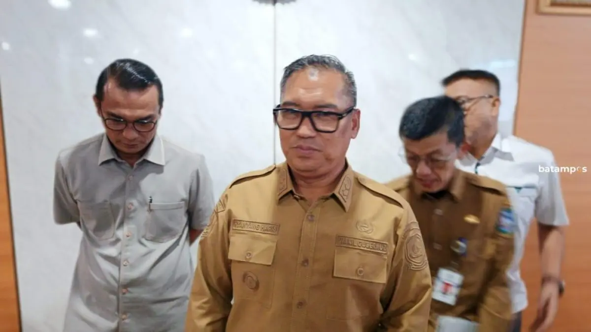 Wakil Gubernur Kepulauan Riau, Nyanyang Haris Pratamura, usai rapat koordinasi, Selasa (21/4). F. Azis Maulana