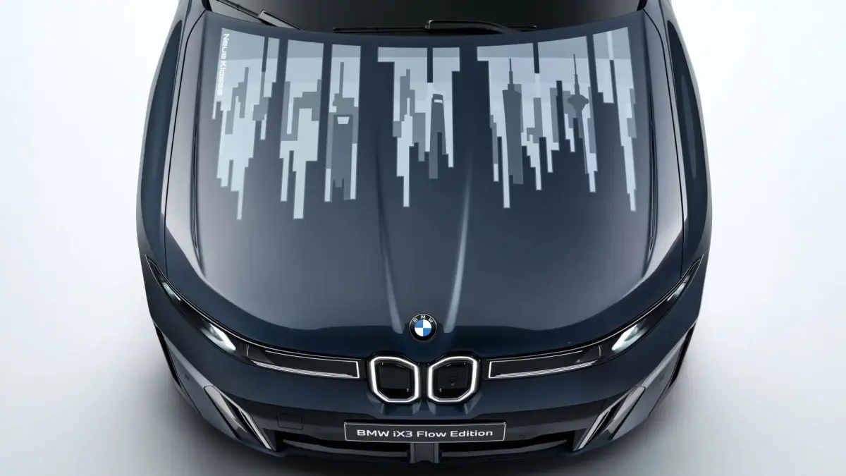 BMW hadirkan iX3 Flow Edition yang bisa berubah warna. (x.com/rozetked)

