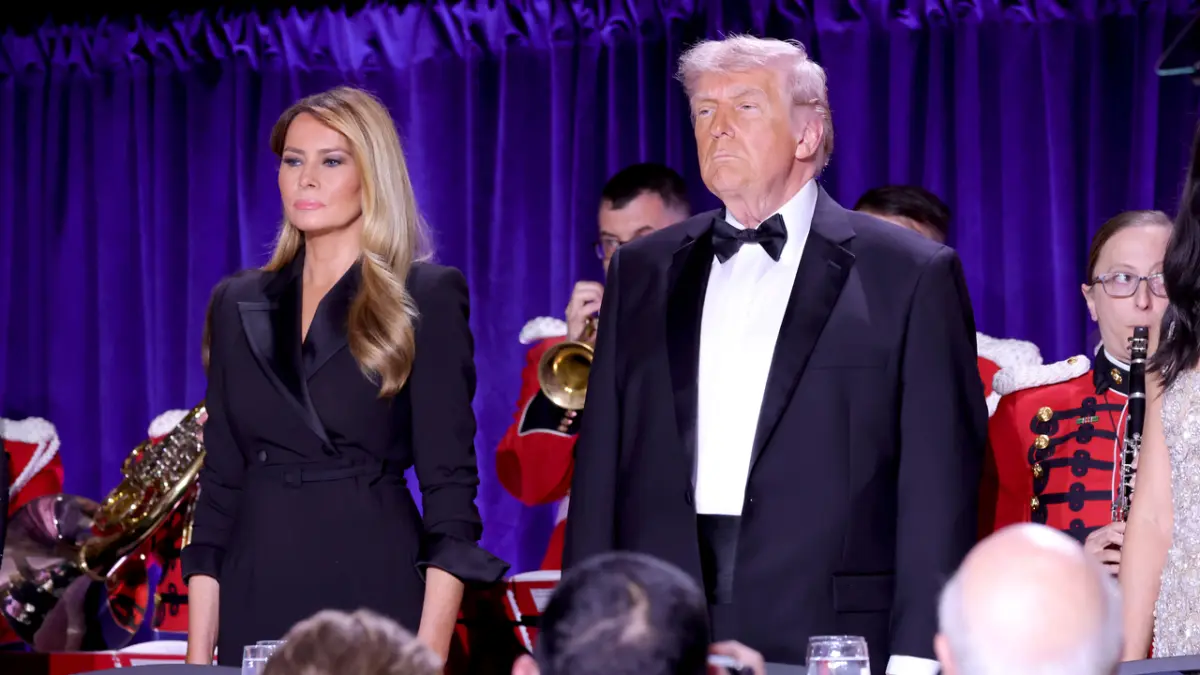 Melania Trump dan Donald Trump dalam acara tahunanWhite House Correspondents’ Dinner di Washington, D.C. (x.com/NahBabyNahNah)