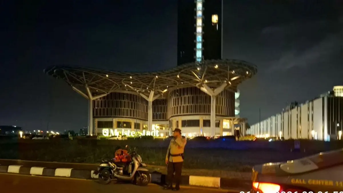 Petugas kepolisian melakukan patroli di kawasan Pollux Batam usai menerima laporan dugaan balap liar. F. Istimewa