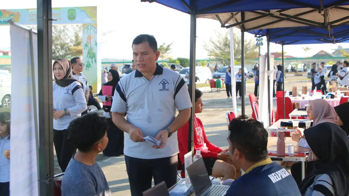 KEPALA Kemenkum Kepri saat memantau Mobile Intellectual Property Clinic saat perayaan hari KI sedunia 2026 di Gurindam 12 Tanjungpinang, Minggu (26/4/2026). F. Humas untuk Batam Pos
