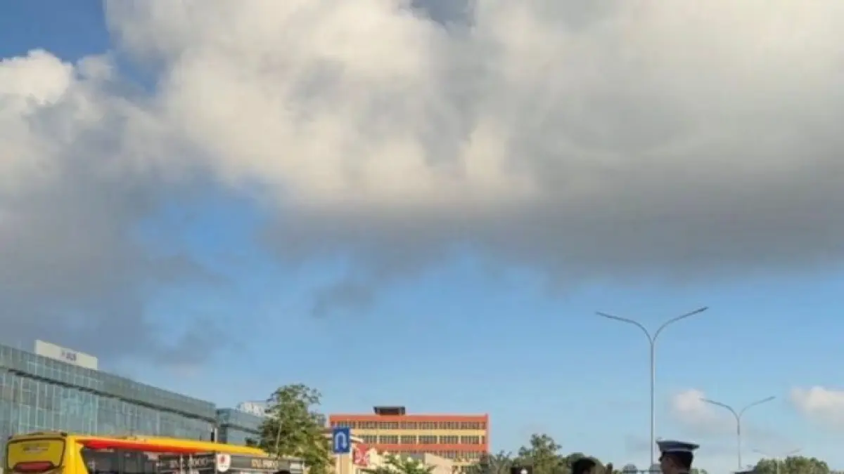 Polresta Barelang melalui Satuan Lalu Lintas saat menggelar Kegiatan Rutin yang Ditingkatkan (KRYD) Strong Point di kawasan Zona Keselamatan Sekolah (ZoSS) SD 001 dan SD 002 Sei Panas, Batam Kota. Foto. Yofi Yuhendri/ Batam Pos