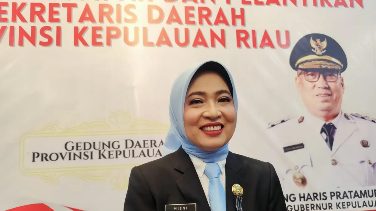 Sekda Prov Kepri, Misni usai dilantik siang tadi. F Mohamad Ismail/Batam Pos
