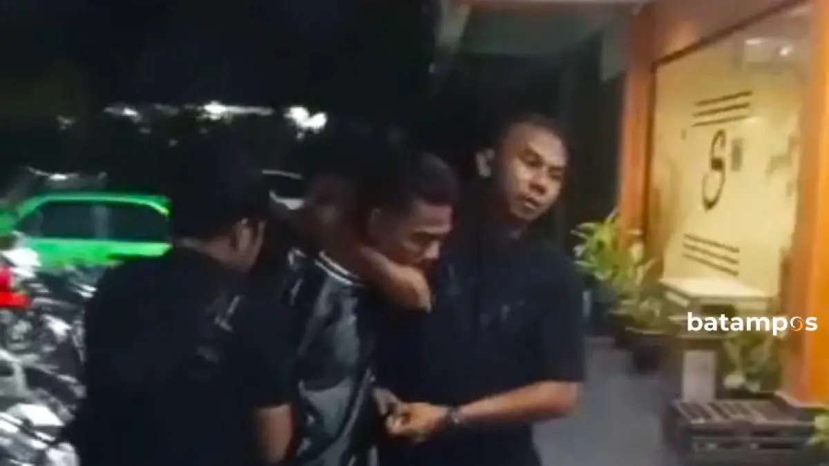 Polisi menangkap seorang mucikari yang nemawarkan anak bawah umur di Sagulung.