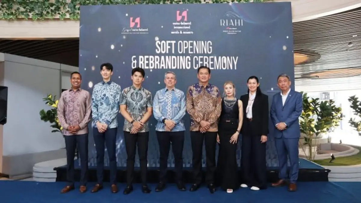 Dari Kiri Mr. Davidson Charles Joseph, Regional Operations Manager; Mr. Tommy, Director of Business & Development, PT. Citra Buana Prakarsa; Mr. Jimmi, Director; Mr. Fabrice Mini, Regional Director of Operations & Development; Mr. Hartono and Mrs. Elfa Susanti, Commissioners of PT. Hotel Batam Citra Investama; Ms. Yeni Ho, Director of Marketing & Communications; dan Mr. David Tai, General Manager hotel Swiss-Belhotel International di Harbour Bay dan Nirup Island. Foto: Istimewa