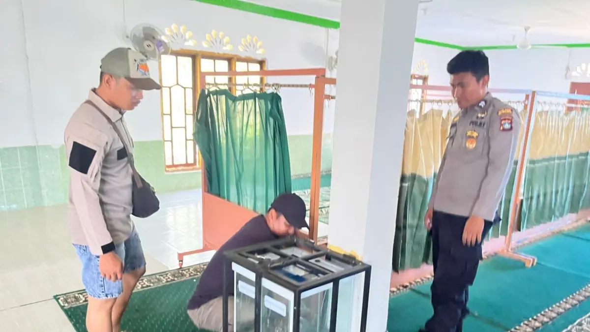 WARGA Tarempa Barat Daya saat koordinasi dengan kepolisian untuk menjebloskan IP ke penjara. F Ihsan Imaduddin/Batam Pos