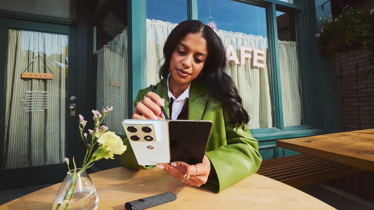 Motorola merilis Razr Fold. (x.com/canaltech)