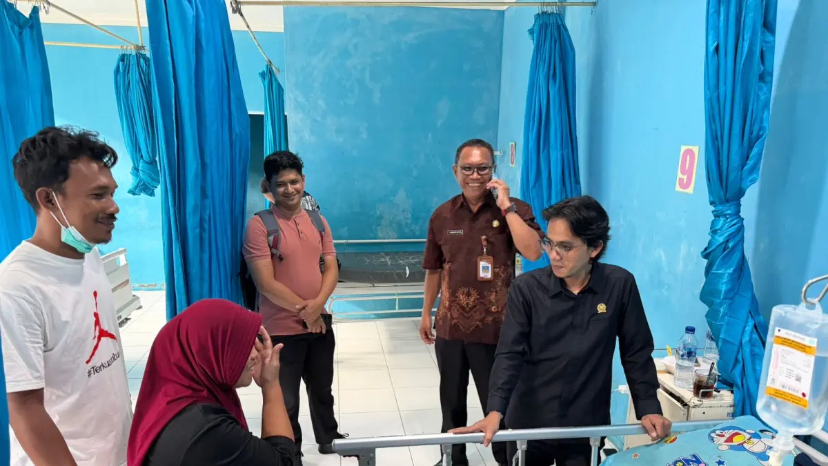 ANAK yang menjadi korban keracunan MBG di Siantan Tengah sedang mendapatkan perawatan. Sejauh ini BGN belum umumkan hasil uji sampel dan investigasi. F Ihsan Imaduddin/Batam Pos