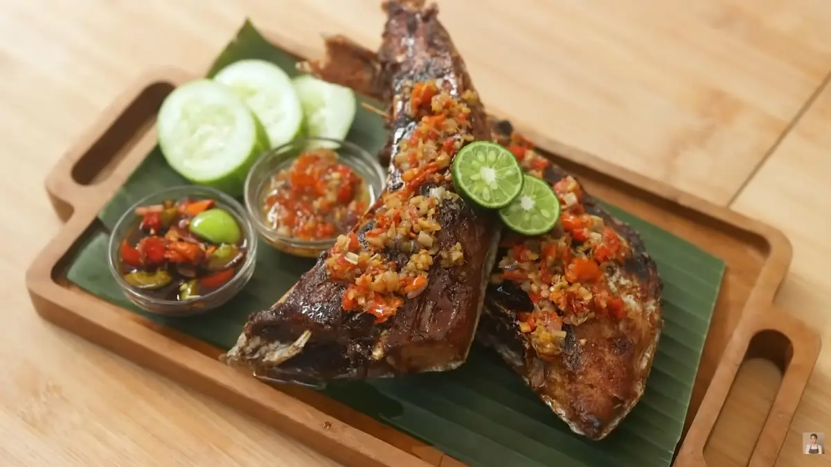Rahang tuna menjadi kuliner yang dicari di Kota Batam. (Tangkapan layar youtube.com/@devinahermawan)