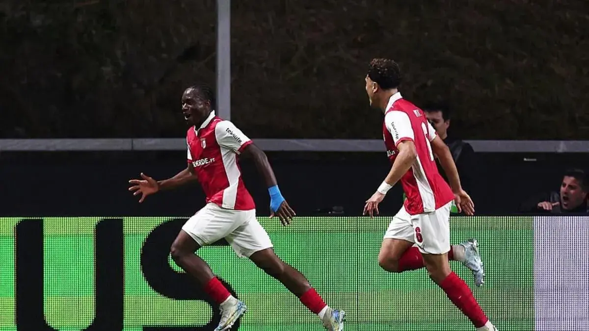 Selebrasi Mario Dorgeles (kiri) setelah mencetak gol kemenangan untuk Braga lawan Freiburg dalam pertandingan leg pertama semifinal Liga Europa 2025/26 di Estadio Municipal de Braga pada Kamis (30/4/2026). UEFA.com