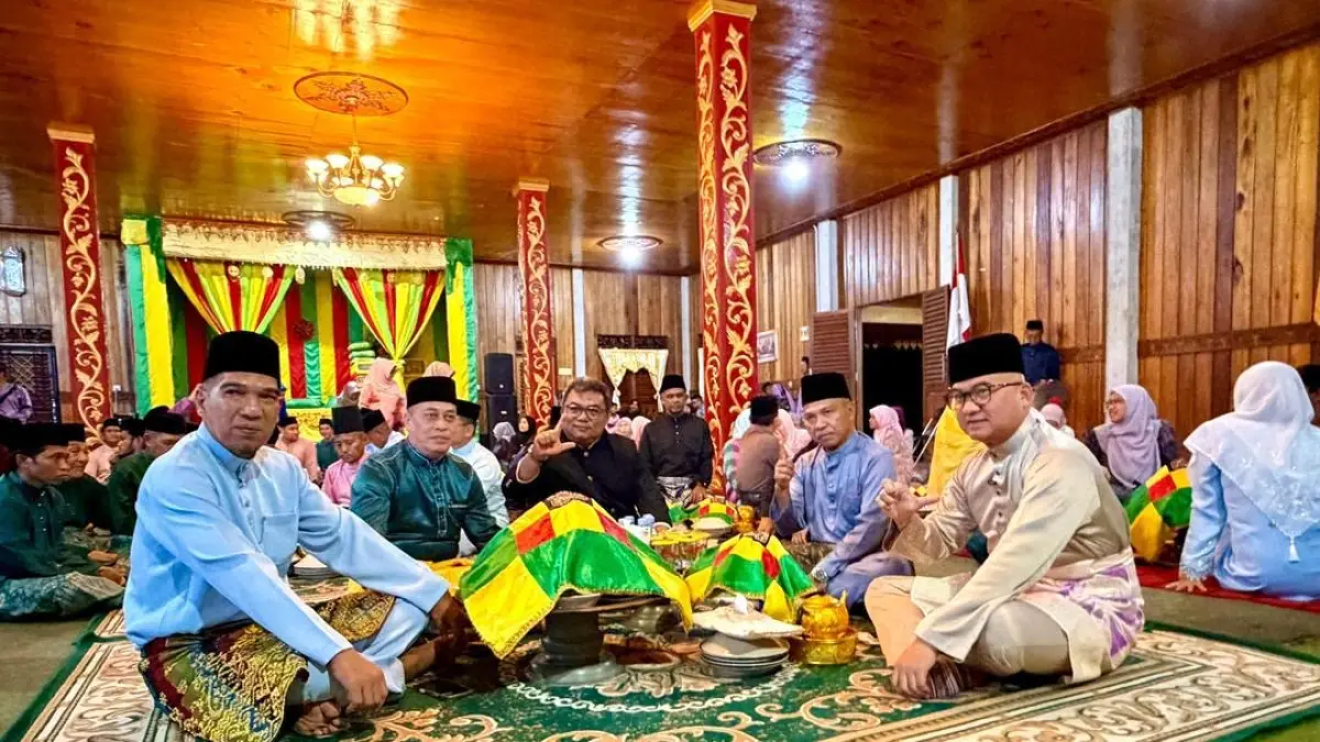 Perwakilan KJRI Johor Bahru bersama delegasi Pahang dan warga Lingga saat acara di Lingga beberapa waktu lalu. F KJRI Johor Bahru untuk Batam Pos