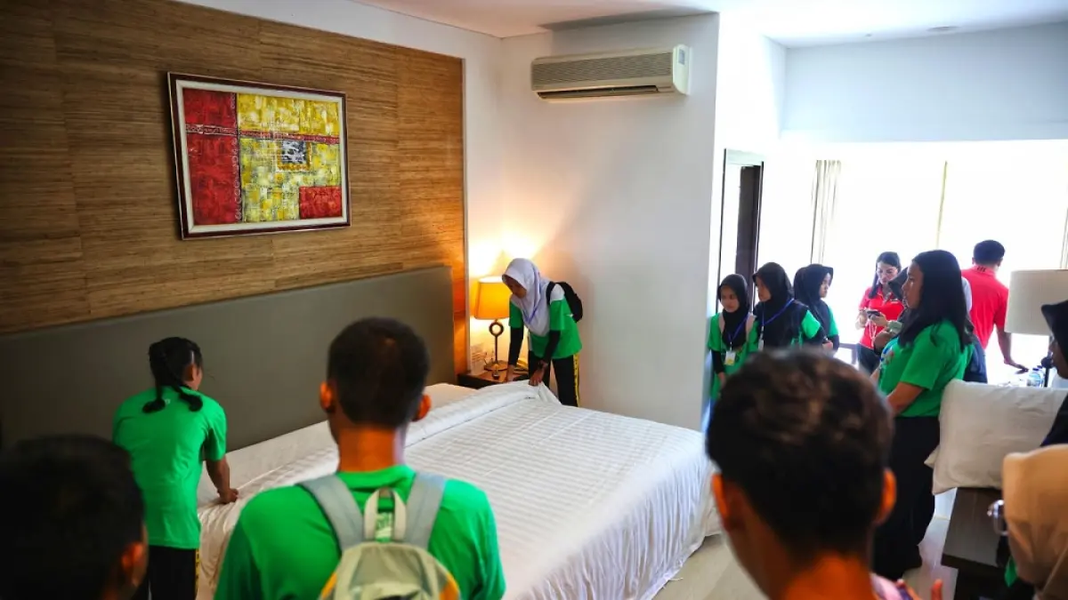 Siswa dikenalkan langsung bagaimana dunia kerja industri pariwisata dan perhotelan di salah satu hotel di Kawasan Wisata Bintan Resort Lagoi, pada Sabtu (2/5/2026). F. Bintan Resort untuk Batam Pos