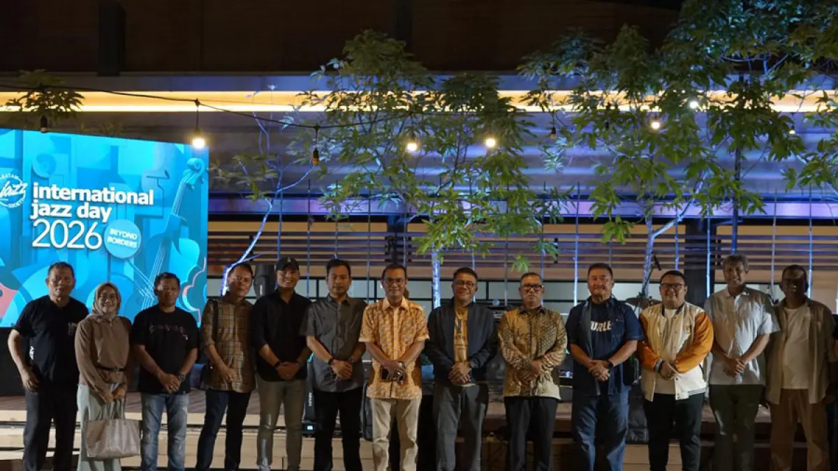 Suasana pembukaan International Jazz Day 2026 di Park Avenue Mall, Orchard Park, Batam, Kamis (30/4/2026), yang diwarnai penampilan musisi kolaboratif dan dihadiri sejumlah tokoh daerah serta mitra internasional. F. Istimewa