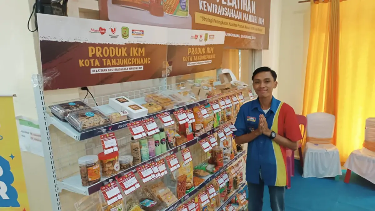 Produk UMKM asal Tanjungpinang yang mulai dipasarkan melalui jaringan ritel modern Indomaret menjadi salah satu upaya memperluas akses pasar bagi pelaku usaha lokal di tengah rencana ekspansi gerai di Kota Tanjungpinang, Kepulauan Riau.   /  F. Mohamad Ismail/Batam Pos