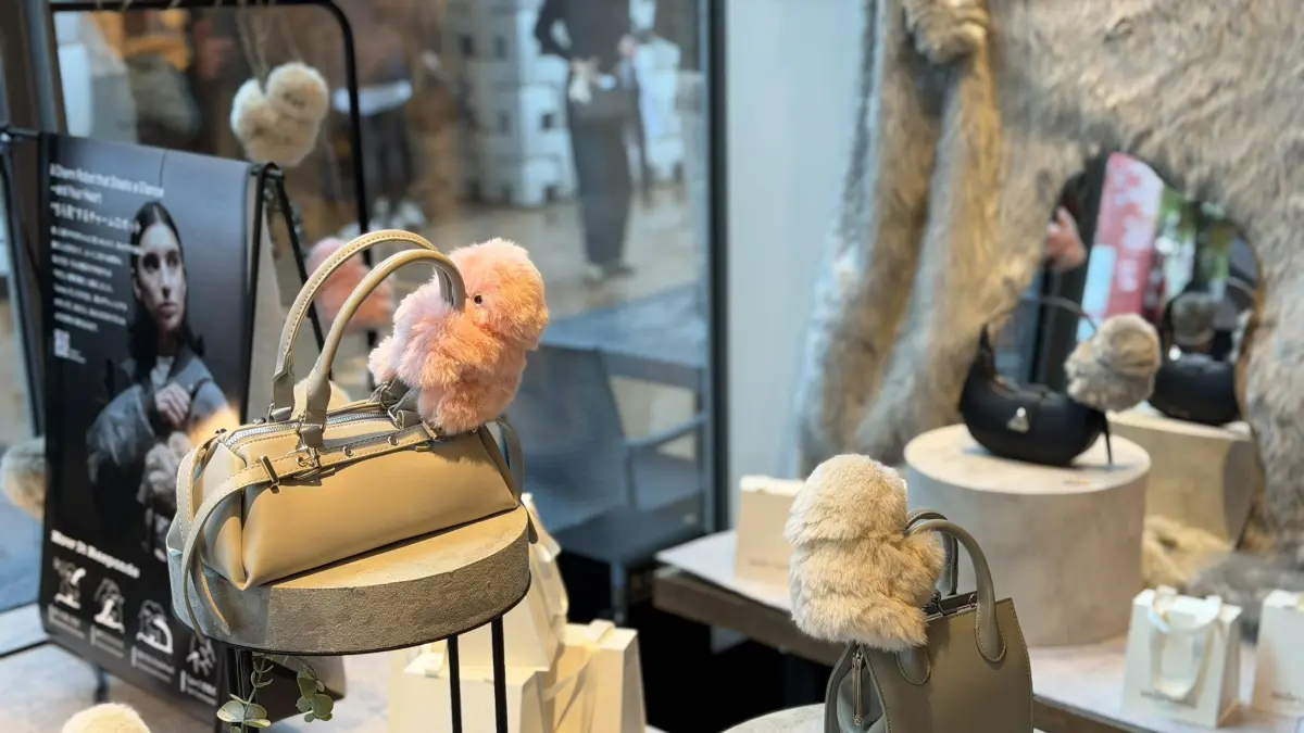 Mirumi produk boneka robot yang menjadi aksesori tas. (x.com/nobi)