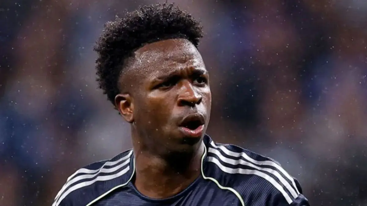 Penyerang Real Madrid Vinicius Junior merayakan keberhasilannya mencetak gol ke gawang Espanyol pada pertandingan Liga Spanyol di Stadion RCDE, Barcelona, Minggu (3/5/2026) waktu setempat. (x.com/realmadrid)