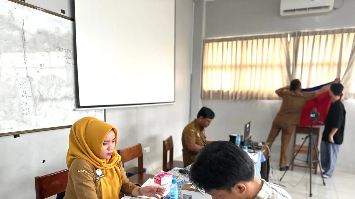 Program GASPOL Dinas Kependudukan dan Pencatatan Sipil Kota Batam menyasar sekolah-sekolah tingkat SMA di Batam untuk perekaman KTP-el pemula bagi siswa yang mendekati usia 17 tahun. f. istimewa