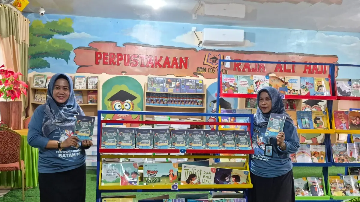 BUKU puisi Langkah Kecil Menggapai Impian dipamerkan di Perpustakaan Pojok Baca SDN 003 Batam. F Ist/Batam Pos