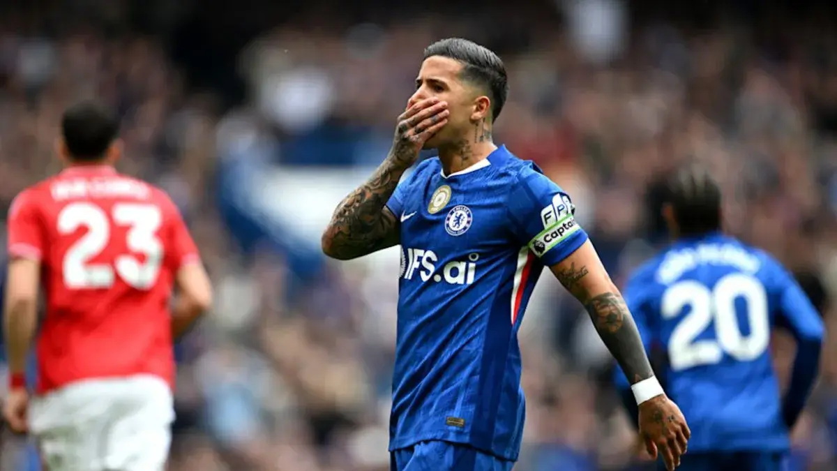 Enzo Fernandez bermain saat Chelsea dikalahkan Nottingham Forest 1-3 dalam pertandingan Liga Inggris 2025/26 di Stamford Bridge pada Senin (4/5/2026). Chelseafc.com