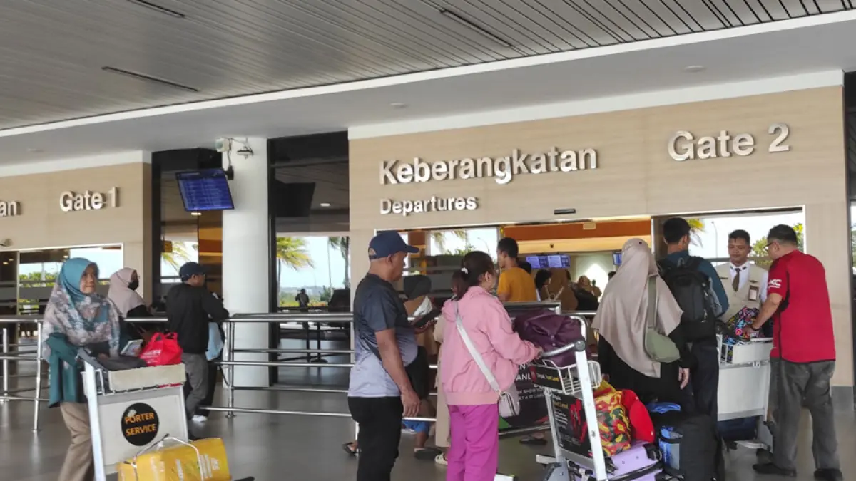 Kelompok transportasi mengalami kenaikan 4,53 persen, dengan tarif angkutan udara menjadi penyumbang utama inflasi di Batam, seiring tingginya mobilitas masyarakat. / F. Cecep Mulayana / Batam Pos