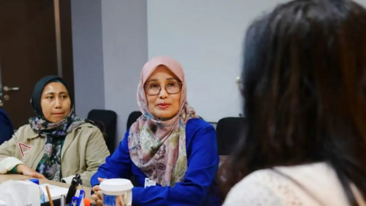 Deputi Bidang Pelayanan Umum,, Ariastuty Sirait (kanan) menerima audiensi Kepala Stasiun TVRI Kepulauan Riau Yenni Marlinda di Gedung Annex 2 BP Batam, Selasa (5/5). Pertemuan ini membahas kolaborasi menyemarakkan Piala Dunia 2026 serta mendorong dampak ekonomi bagi UMKM di Batam dan Kepulauan Riau. / Humas BP Batam