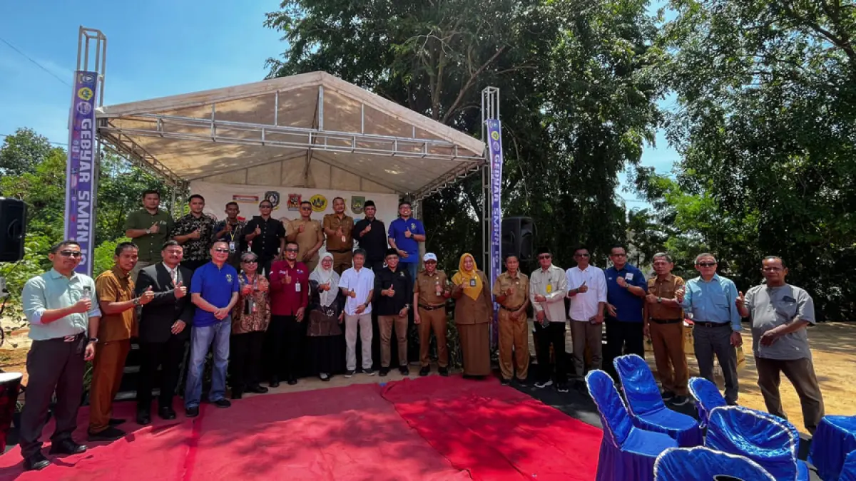 Pembukaan Gebyar Skapul 2026 di SMKN 10 Batam berlangsung meriah dengan penampilan seni, sambutan, dan service bola voli simbolis, Selasa (5/5). Kegiatan ini diikuti delapan tim SMP se-Kecamatan Nongsa sebagai ajang sportivitas, kreativitas, dan pembinaan karakter pelajar. / F. Rengga Y / Batam Pos