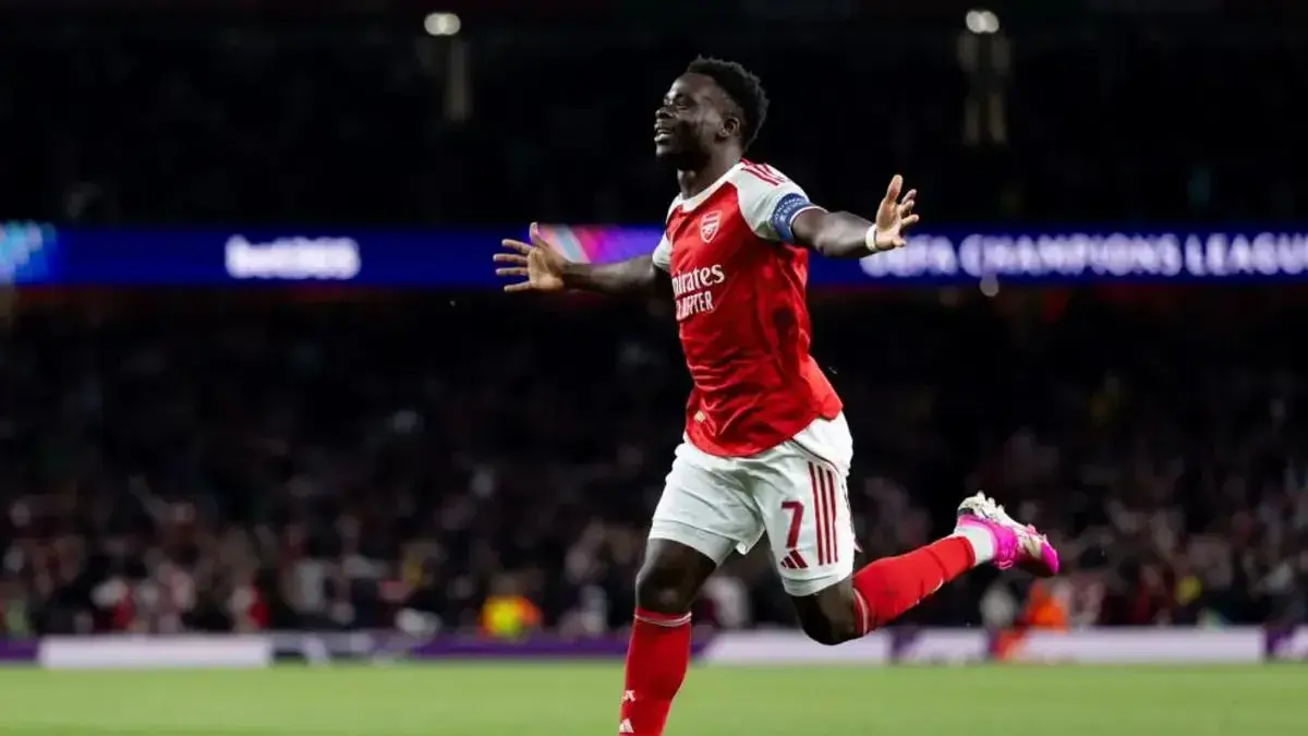 Selebrasi Bukayo Saka setelah mencetak gol penentu kemenangan untuk Arsenal dalam pertandingan leg kedua semifinal Liga Champions 2025/26 di Emirates Stadium pada Selasa (5/5/2026). UEFA.com