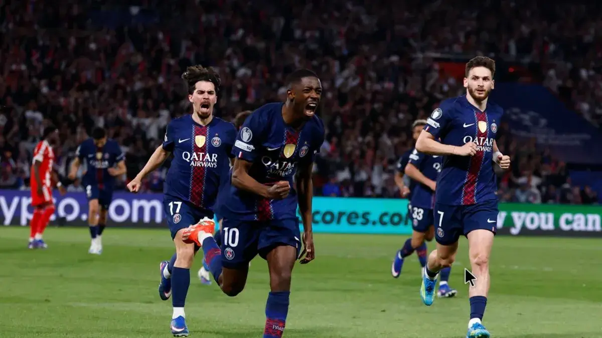 Penyerang Paris Saint-Germain (PSG) Ousmane Dembele (tengah) merayakan golnya ke gawang Bayern Muenchen pada laga leg pertama perempat final Liga Champions UEFA 2025/2026 di Stadion Parc des Princes, Paris, Selasa (28/4) malam waktu setempat. (Paris Saint-Germain)