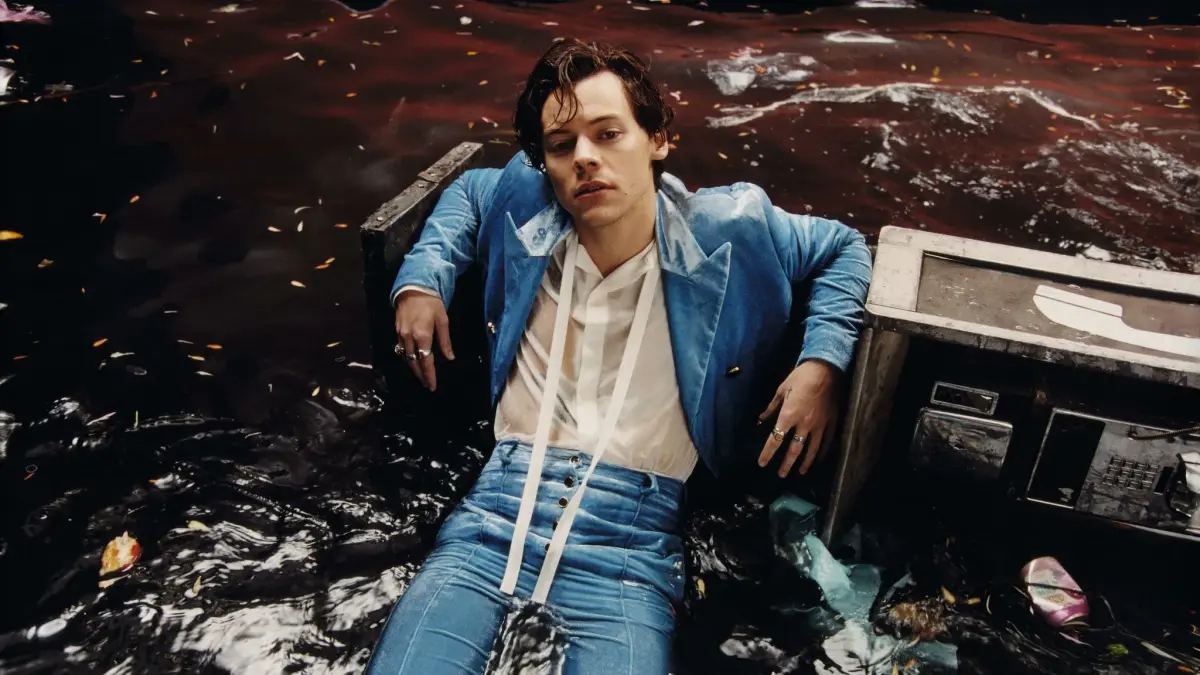 Harry Styles merilis teaser video musik Dance No More. (x.com/PopCrave)