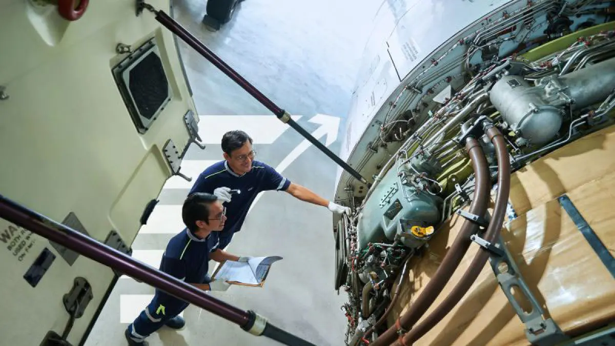 Ilustrasi - Para pekerja Garuda Maintenance Facility Aero Asia (GMF). (ANTARA/HO-GMF) 