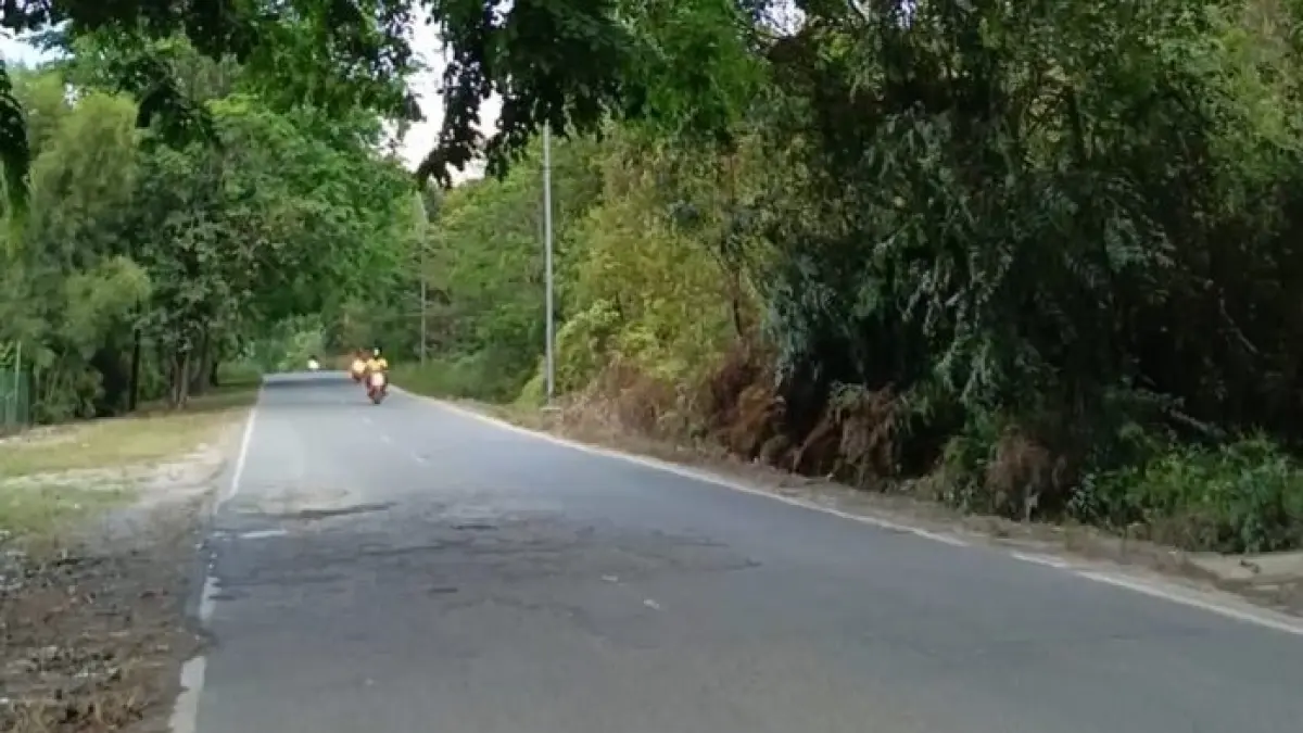 Kondisi Jalan Ahmad Dahlan Seitemiang. Saat ini pengendara harus waspada di sepanjang jalan ini karena ada teror pelemparan batu oleh OTK. Foto. Eusebius Sara/ Batam Pos