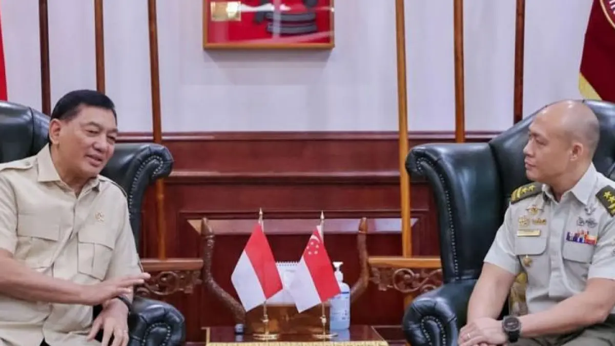 Menteri Pertahanan RI Sjafrie Sjamsoeddin (kiri) menerima kunjungan Singapore Chief of Army, Major General Cai Dexian, di kantor Kementerian Pertahanan, Jakarta Pusat, Rabu (6/5/2026). ANTARA/Ho-Humas Kemhan 
