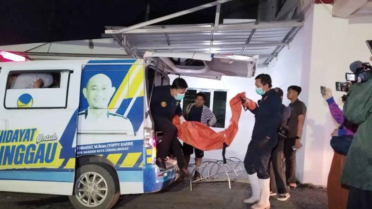 Sebanyak 16 jenazah kecelakaan maut antara bus Antar Lintas Sumatera (ALS) dengan truk tangki di wilayah Musi Rawas Utara (Muratara) tiba di Rumah Sakit Bhayangkara Moh. Hasan Palembang, Sumatera Selatan, Kamis (7/5/2026) pagi pukul 05.00 WIB. ANTARA/M Imam Pramana