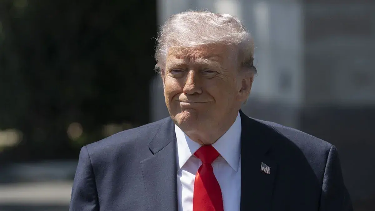 Presiden Amerika Serikat Donald Trump berbicara kepada pers sebelum berangkat dari Gedung Putih menuju Florida pada 1 Mei 2026, di Washington, DC. ANTARA/Celal Güneń - Anadolu Agency/pri. (ANTARA/Celal Güneń - Anadolu Agency/pri)