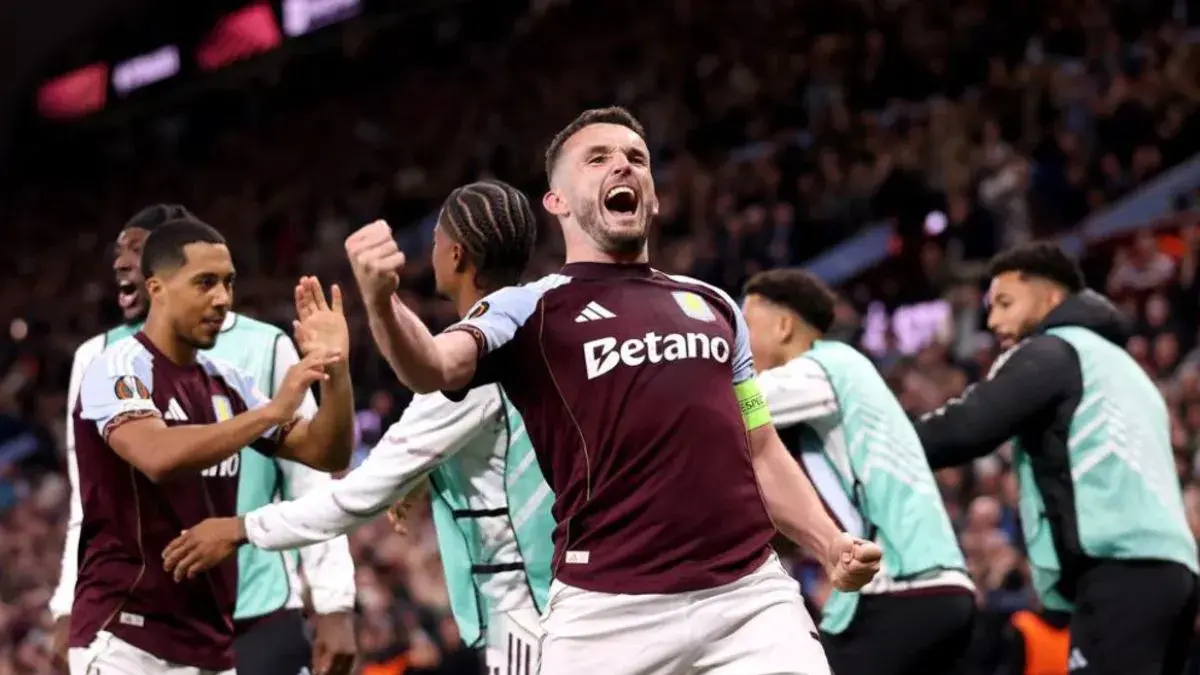 Selebrasi John McGinn (tengah) setelah mencetak gol untuk Aston Villa dalam pertandingan leg kedua semifinal Liga Europa 2025/26 di Villa Park pada Kamis (7/5/2026). UEFA.com