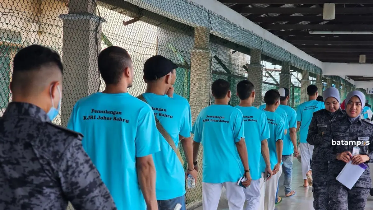 Ratusan PMI tiba di Batam setelah dideportasi dari Malaysia. F. Istimewa