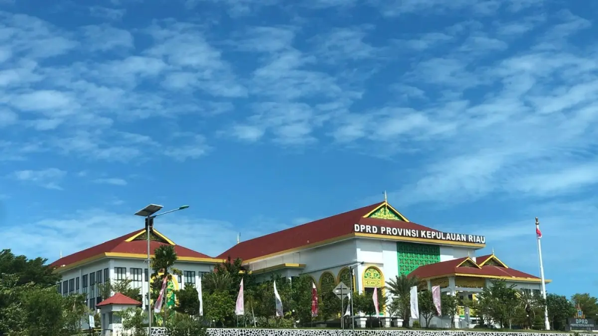 Gedung DPRD Provinsi Kepri yang terletak di Dompak, Tanjungpinang. Sebanyak 45 legislator DPRD Kepri terpilih akan dilantik hari ini. F. Dok. Batam Pos