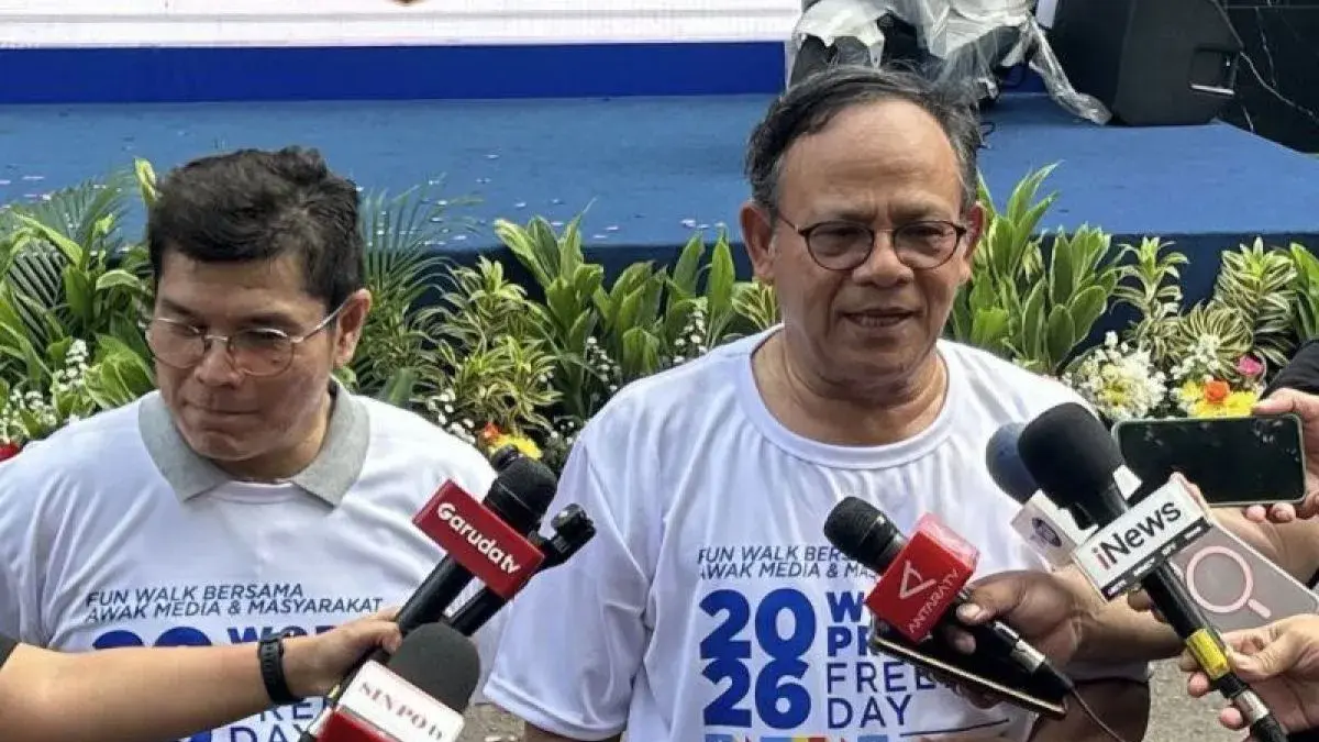 Ketua Dewan Pers Komaruddin Hidayat (kanan) dan Direktur Utama Perum LKBN ANTARA Benny Siga Butarbutar saat memberikan keterangan dalam peringatan World Press Freedom Day 2026 di Jakarta, Minggu (10/11/2026). ANTARA/Fianda Sjofjan Rassat/pri.